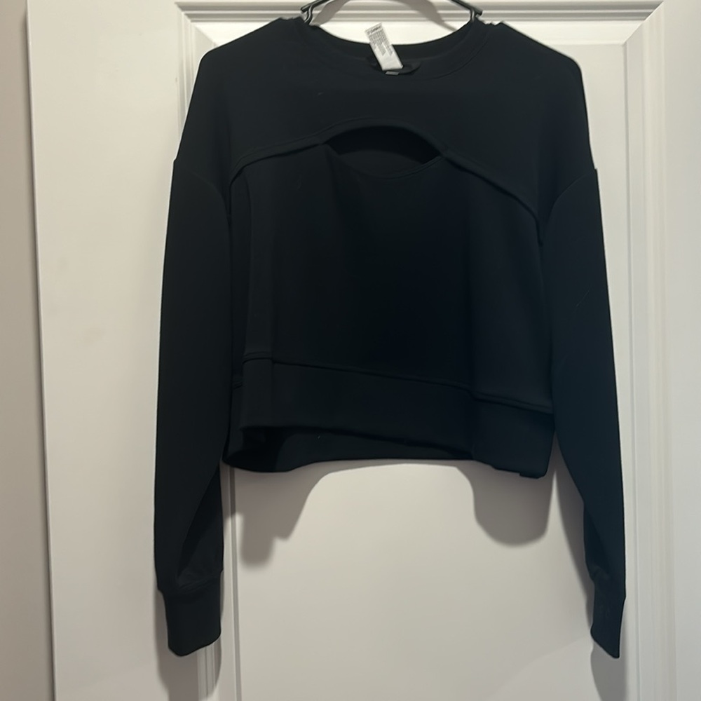 Cropped keyhole pullover